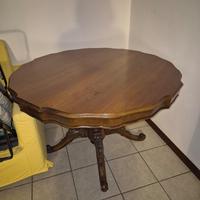 tavolo rotondo il legno di noce