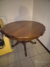 tavolo rotondo il legno di noce