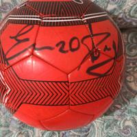 pallone  da calcio con firma enzo dong 