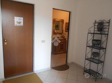 4 LOCALI A COMACCHIO