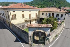 CASA SEMINDIPENDENTE A ADRO