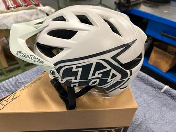 Casco Troy lee design