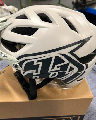 Casco Troy lee design