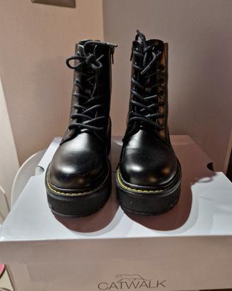 anfibi neri Catwalk nr. 37