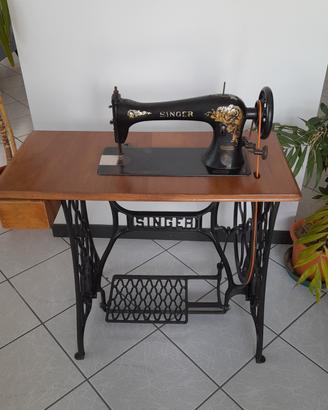 Macchina da cucire SINGER anni 50