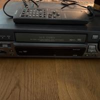 Videoregistratore AIWA VHS Hi-Fi con telecomando