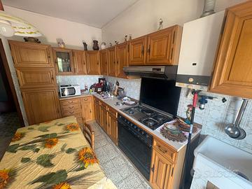 Cucina composta in legno