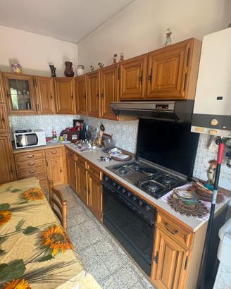 Cucina composta in legno