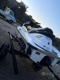 Moto d'acqua sea-doo