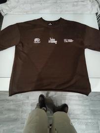 Maglietta marrone con stampa grafica "Modern Archa