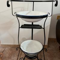 Vecchio lavabo in ferro