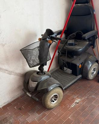 Sedia a rotelle elettrica