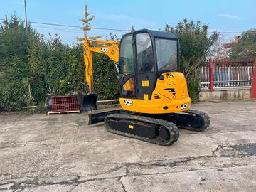 E32 Escavatore 35 q JCB 8035