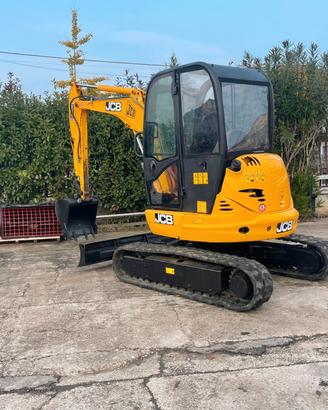 E32 Escavatore 35 q JCB 8035