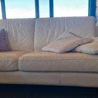 Divano bianco in pelle