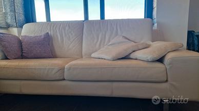 Divano bianco in pelle