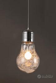 Lampadario a forma di Lampadina