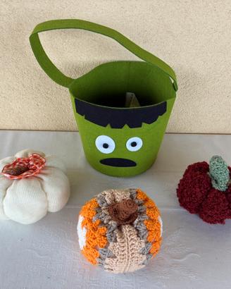 3 zucche di Halloween + 1 cestino / leggi