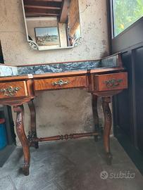 Scrivania stile liberty