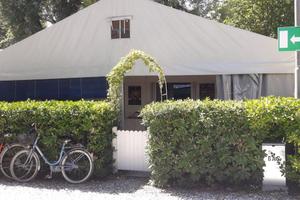 piazzola con roulotte fissa verandata