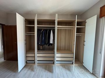 Armadio bianco con luci interne