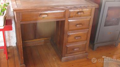 Scrivania in rovere
