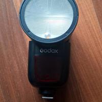 Lampeggiatore Godox V1 per Nikon