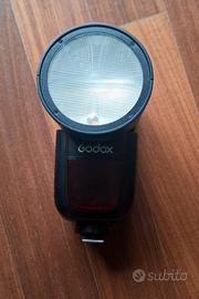 Lampeggiatore Godox V1 per Nikon