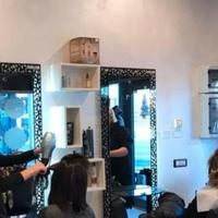 Grande salone fronte supermercato pronto all'uso