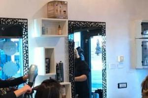 Grande salone fronte supermercato pronto all'uso