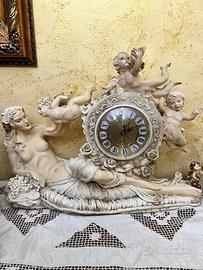 Orologio con statua vintage
