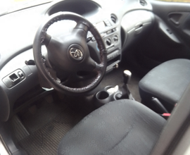 Yaris anno 2004 benzina