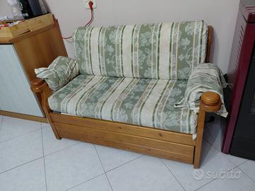 2 poltrone letto e divano con cassettone