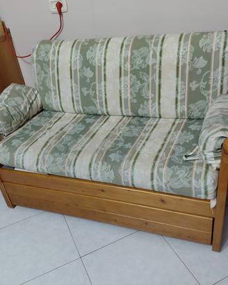 2 poltrone letto e divano con cassettone