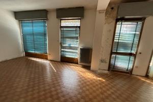 Vallio terme su strada forte passaggio neg