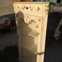 angoliera vintage con vetrina 