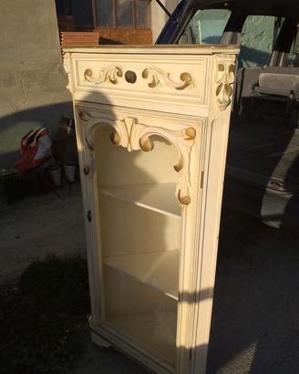 angoliera vintage con vetrina 