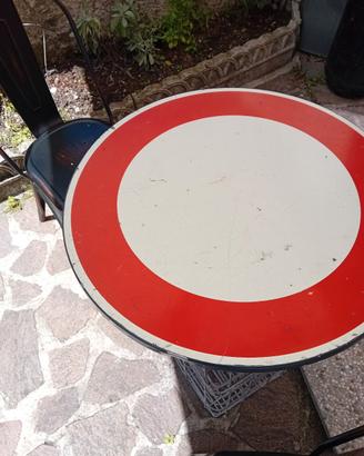 tavolino per giardino