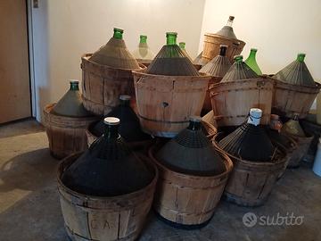 Damigiane con cesto in legno