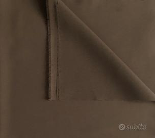 Tessuto 100% poliestere. 106x95 cm