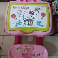 banco scrivania hello Kitty bambina disegno