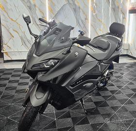 YAMAHA TMAX 560