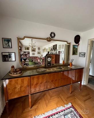 Mobili vintage con disegno intarsiato