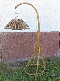 piantana portalampada in bambù e vimini