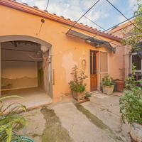 Indipendente con due cortili