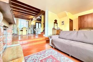 VILLA A SCHIERA A AZZANO MELLA