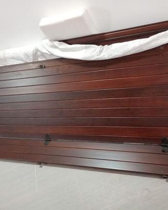 Scuro in legno per portafinestra