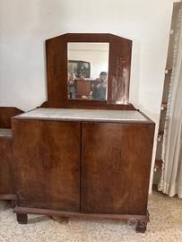 Comó in legno con base in marmo