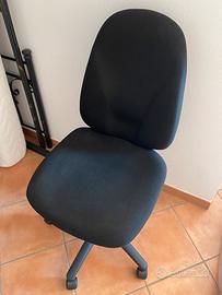 Sedia nera da ufficio