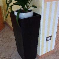 Porta vaso in legno color mokka con doppiofondo